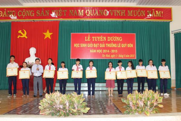 Tuyên dương 356 học sinh đạt giải Lê Quý Đôn năm học 2014-2015